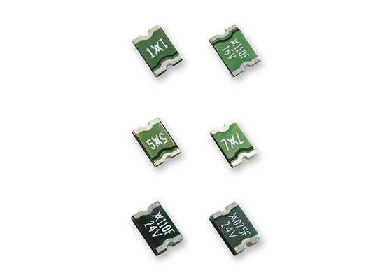 TUV ενέκρινε τη μικρή ακτινοβολία 1608 μετρική PTC επιφάνειας πολυ-ΘΡΥΑΛΛΊΔΩΝ SMD Mountable επανατοποθετήσιμη θρυαλλίδα EIA 0603 6V 500mA