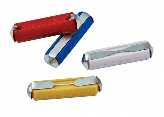 DIN72581 τυποποιημένο Bakelite 6x24mm ευρωπαϊκή αυτόματη θρυαλλίδα 32VDC 5A-40A κραμάτων ψευδάργυρου GBC για της ΕΕ τις αυτοκίνητες θρυαλλίδες λεπίδων αυτοκινήτων αυτόματες