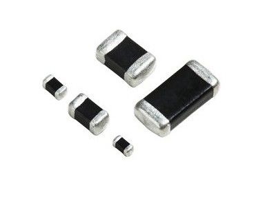 SMD 0402 κανονικό κύματος προστασίας Varistor μεταλλικών οξειδίων τσιπ MOV πολυστρωματικό 14V 10A 1005 παροδικοί καταπιεστές τάσης