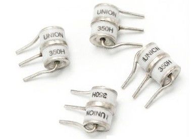 Χαμηλή σειρά 3 ηλεκτρόδιο 8x10mm κεραμικό εκφόρτισης αερίου GDT 75-600V 20% 10KA ικανότητας SE8 σωλήνων για τις παροχές ηλεκτρικού ρεύματος